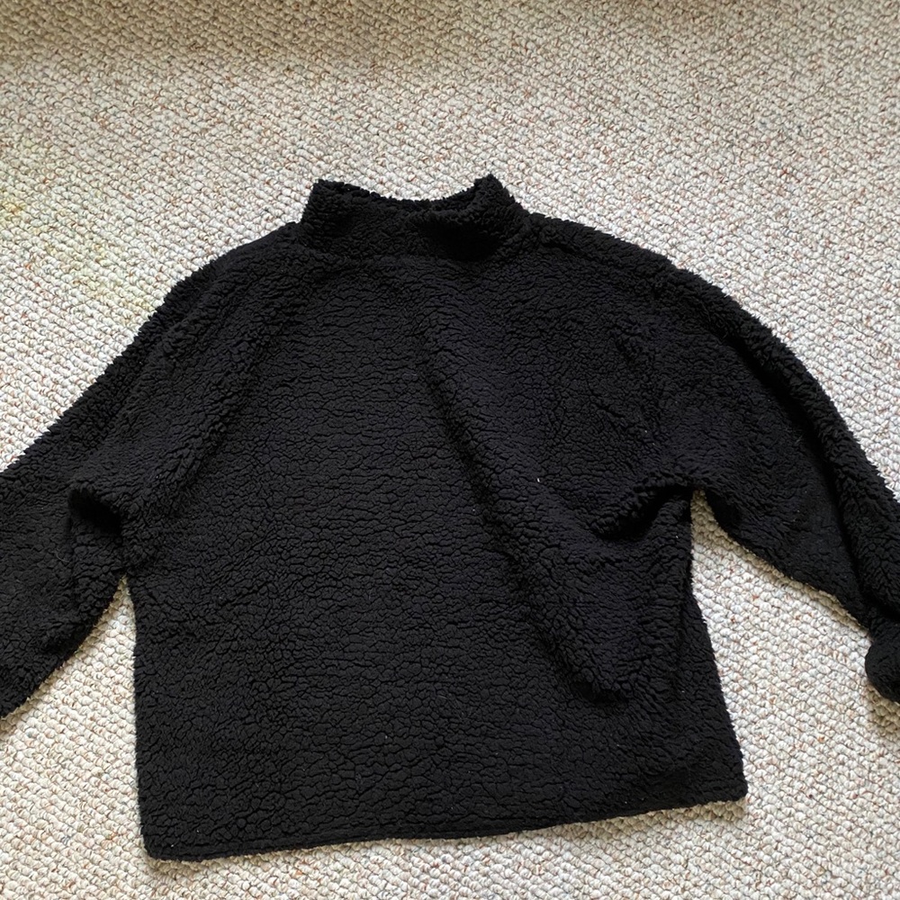 Black Pretty Little Thing Mockneck sweater